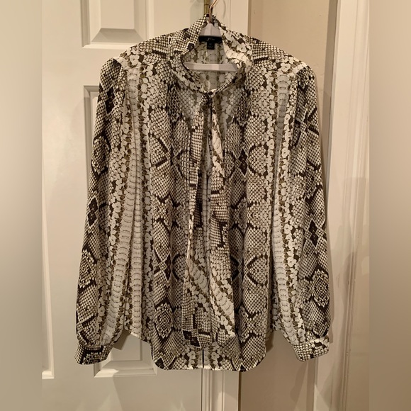 J. Crew Drapery Tie-Neck Snakeskin Print Blouse Size 12 - Picture 5 of 11